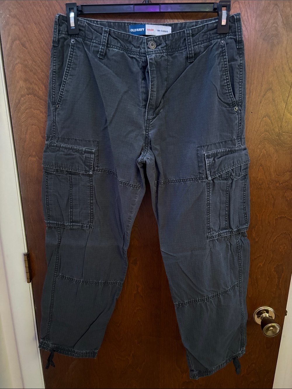 Distressed Old Navy Men's 32/30 ‘94 Cargo Pants